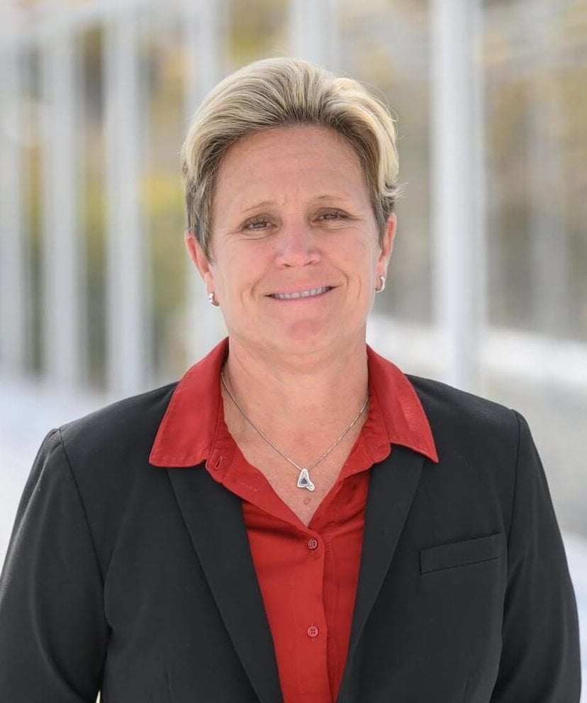 Michele Pearce headshot