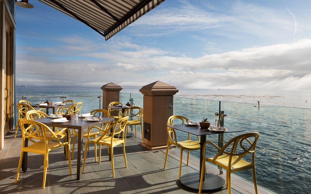 Schooners Restaurant Monterey outdoor patio seating