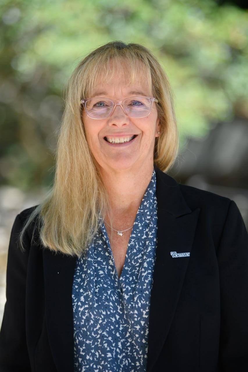 Shelly Roberston headshot