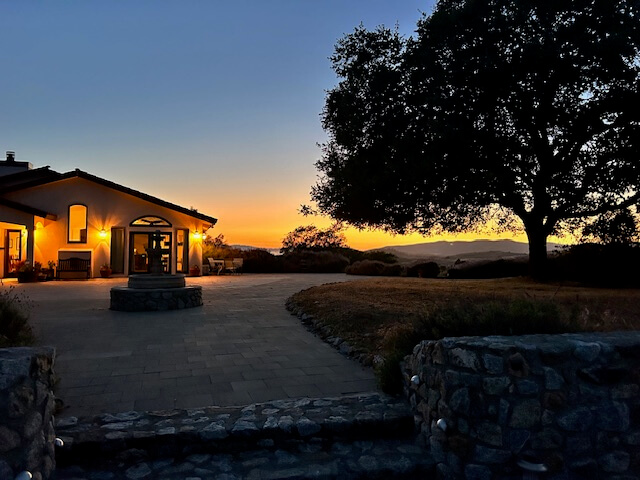 The Inn at Pinnacles exterior